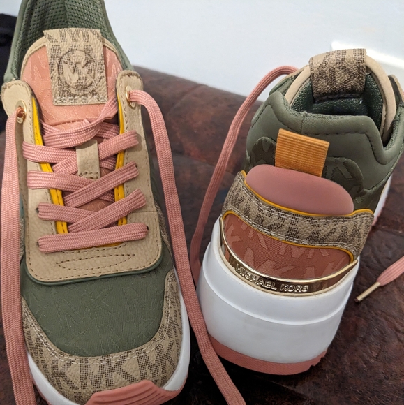 Michael Kors shoes - Picture 2 of 3